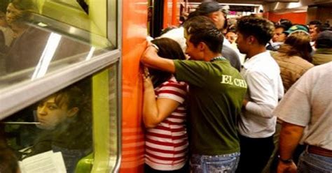 En redes sociales diversos internautas han pedido denunciar el grupo de Facebook " Arrimones en el metro " debido a que en él, hombres comparten fotos y videos de mujeres sin su .... 