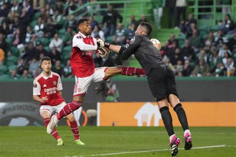 Arsenal held 2-2 at Sporting in Europa League round of 16
