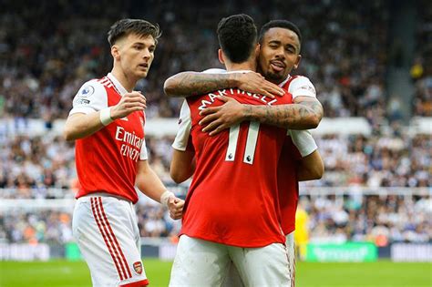 Arsenal keeps pressure on Man City with 2-0 win at Newcastle