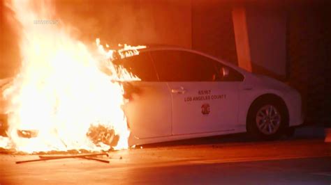Arson eyed in fire that torched 5 Los Angeles County vehicles