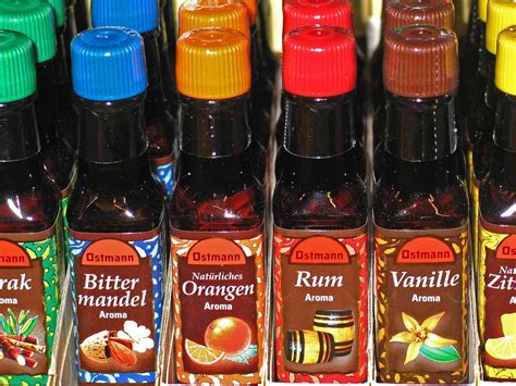 Artificial flavors. Jul 29, 2002 · Natural and artificial flavors are defined for the consumer in the Code of Federal Regulations. A key line from this definition is the following: "¿ a natural flavor is the essential oil ... 