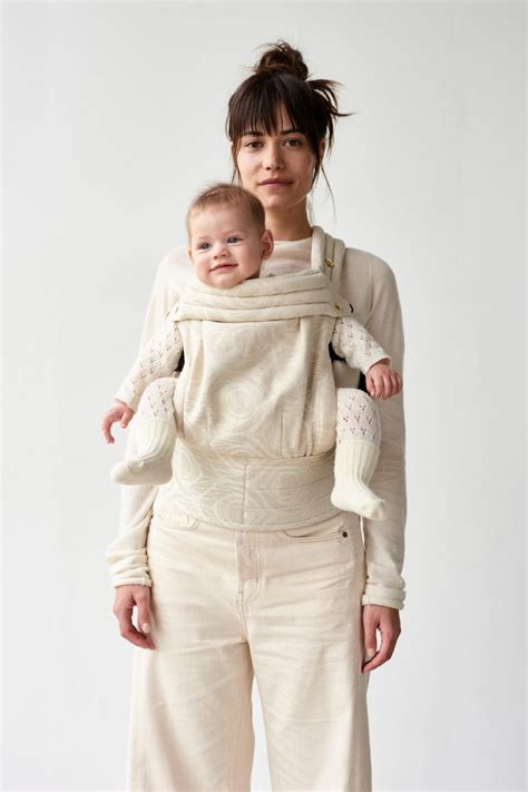 Artipope. Artipoppe’s Zeitgeist Baby Carrier presents a contemporary mix of a classic comfortably structured baby carrier with a modern minimalistic design. Crafted from Japanese denim, Zeitgeist Denim represents a sense of freedom and self-expression. Parenting at its finest through bonding without compromising on … 