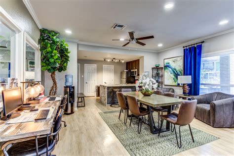 Artisan west apartments. See all available apartments for rent at Artisan Apartments & Shops in Austin, TX. Artisan Apartments & Shops has rental units ranging from 484-2106 sq ft starting at $1110. 