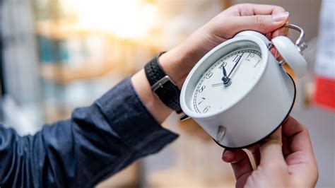 As Ontarians adjust to Daylight Saving Time, doctors warn of health impacts