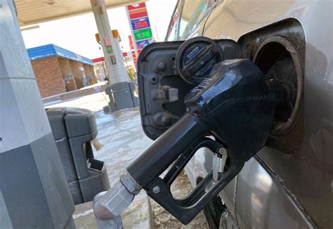 As gas prices soar across the country, Denver surpasses national average by 16 cents