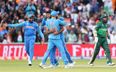 As good as it gets at the Cricket World Cup: India vs Pakistan before 100,000-plus spectators