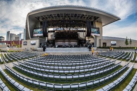  The Ascend Amphitheater open-air event venue is located on the scenic Cumberland River in Nashville, Tennessee. With 2,300 fixed seating and room for 4,500 fans on the lawn, there’s plenty of room for everyone to come out and enjoy their favorite upcoming events. . 