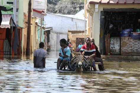 Ascienden los muertos a 96 en Somalia tras las inundaciones de ‘El Niño’