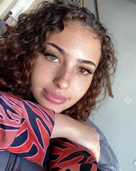 Influencer Ash Kaash hails from Chicago, Illinois, in the United States. Her birthday is January 9, 1998, which means that she is currently 24 years old. You can find Ash on Instagram under the username ash.kaashh; she has a staggering 3 million people following her account there.. 