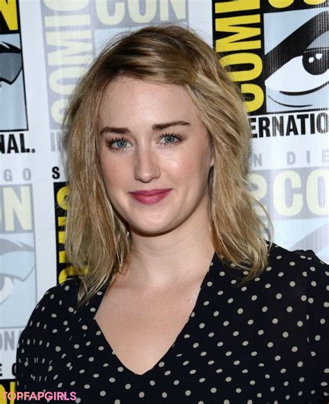 Normally I wait until I have at least 10 fakes of a girl before uploading but in this case these are the only fakes I am able to find for these two actresses/voice actresses. Please, PLEASE fake these two more, Ashley Johnson ESPECIALLY! She is so fucking cute, god damn, I want to feel her and be inside her so bad.