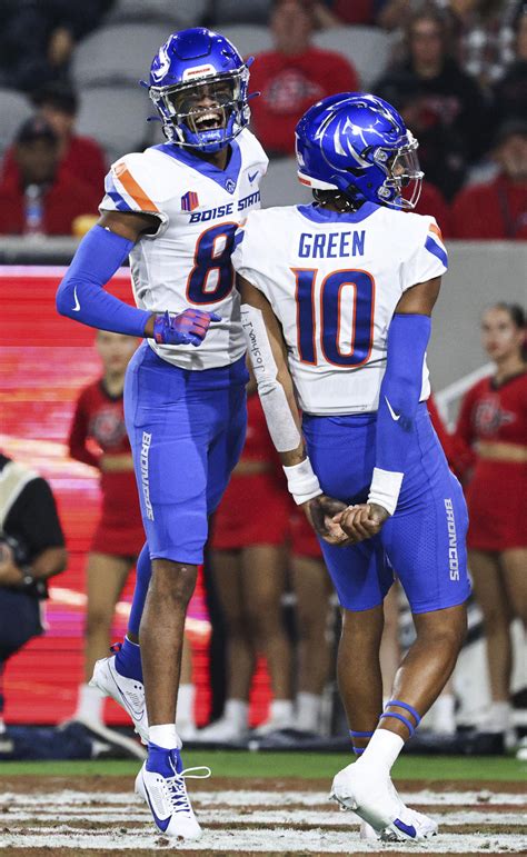 Ashton Jeanty rushes for 205 yards, 2 touchdowns, Boise State edges San Diego State 34-31