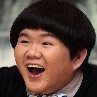 Asian bowl cut meme. i like the 2 block cut its clean af. as a kid id rock the bowl cut. and you dont really look like a dork if your good lookin. its a good cut over all and staple for asian dudes, bring it back! what im tired of seeing is asian guys with the same undercut, quiff, comb over haircuts. its like they all rock the same thing here in america. lets get ... 