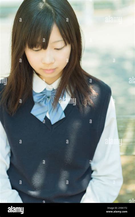 Asian high school girls shaved.  To determine diagnoses and image features t...