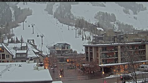 Things to Do in Aspen. The Aspen Mountain webcam overlooks the slopes of Aspen Mountain from the roof of the Aspen Square Hotel. Watch skiers carve up Little Nell, Niagara, and the double black diamond run Franklin Dumps. Check to see if the Silver Queen Gondola is running and if it's a beautiful, sunny day in downtown Aspen, CO.