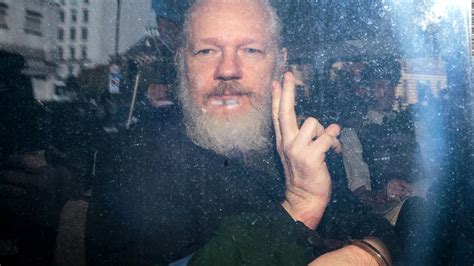 Assange pierde su último intento de apelación contra extradición a EE.UU., pero volverá a recurrir en una corte de Londres