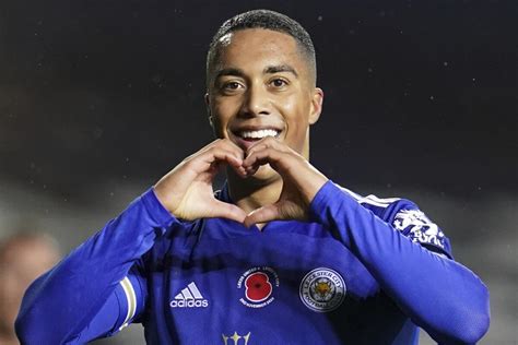 Aston Villa reaches deal to sign Youri Tielemans on free transfer from Leicester