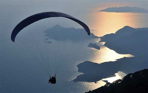 Astounding views as man paraglides the length of Ireland