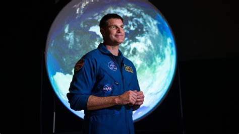 Astronaut Jeremy Hansen to carry Canada’s flag at crowning of King Charles in London