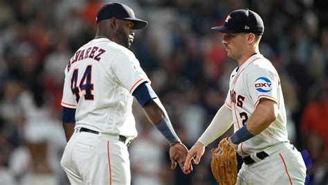 Astros’ Alvarez could miss 4 weeks with oblique strain