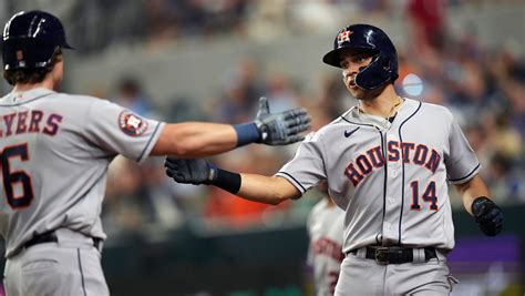Astros open in-state showdown of AL West leaders with a 5-3 victory over the Rangers