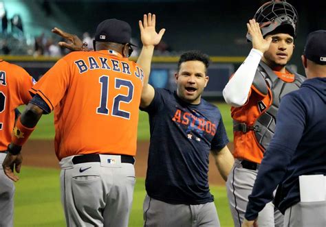 Astros rally for 12-11 win to take series over AL West-leading Texas after blowing 8-run lead