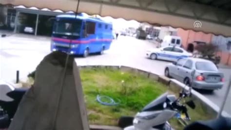 At Arabası, Polis Aracına Çarptı Haberler.