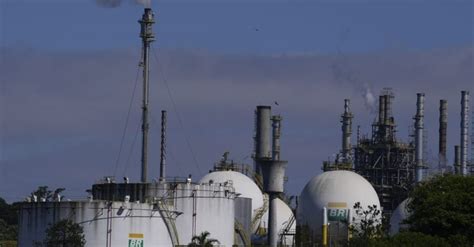 At UN climate talks, 50 oil companies pledge to slash methane emissions; Environmentalists call it “smokescreen”
