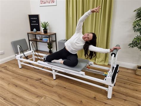 At home pilates reformer. Jan 4, 2023 · Limited rebound. Pilates Power Gym Pro is a mini reformer that’s just the right size for many home gyms. Despite its compact size, the reformer can hold up to 300 pounds and fits users up to 6 ... 