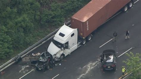 At least 1 injured in collision involving tractor-trailer on Hwy. 401 EB ramp to Hwy. 427
