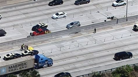 At least 1 killed in I-95 crash in NW Miami-Dade; SB lanes closed near NW 151st St.
