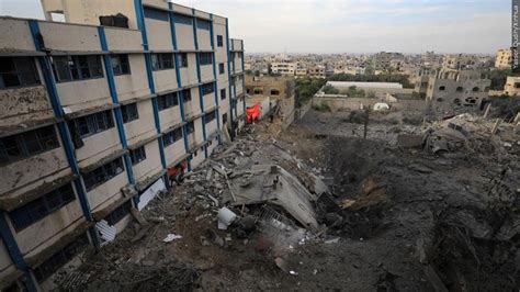 At least 70 are killed in central Gaza, in one of the war’s deadliest strikes