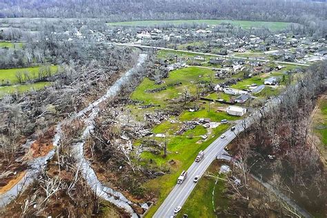 At least five dead after tornado strikes southern Missouri