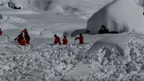At least half a dozen dead when avalanche impacts bus over peak path inside Vietnamese territory