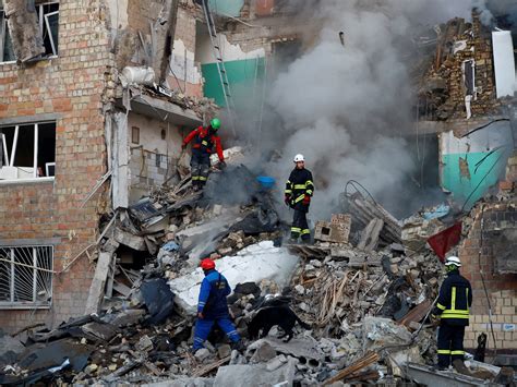 At least half a dozen killed and many wounded in Kremlin attacks on Kyiv