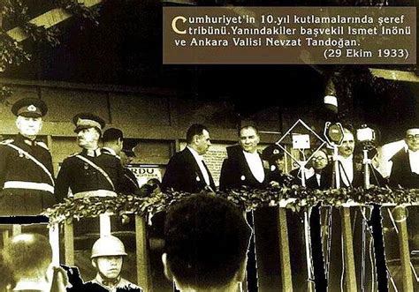 Ata'mın aziz kılıcı,Cumhuriyet bayramı var! Bak sevinçten coşanlara, Akın akın koşanlara.