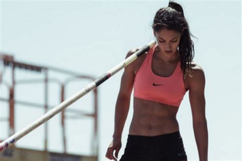 AthleticGirls. WELCOME TO ATHLETIC GIRLS /r/AthleticGirls is dedicated to celebrating beautiful women who keep themselves fit. The only requirement is that the woman be in better-than-average shape. This reddit is automatically NSFW and hardcore content is welcome.