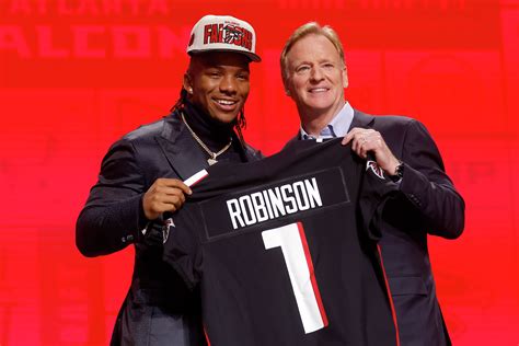 Atlanta Falcons select Texas RB Bijan Robinson with No. 8 pick in 2023 NFL Draft