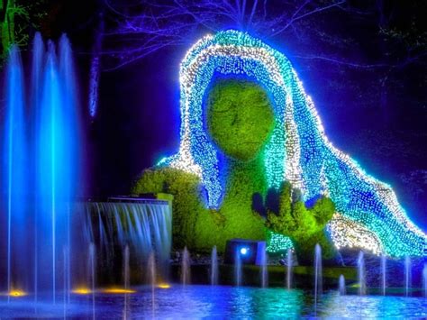 Atlanta botanical garden holiday lights. $17 for a Holiday Lights Show for Two (Up to $34 Value) Monday–Wednesday nights from November 19 to January 2, from 5 p.m. to 10 p.m., the Atlanta Botanical Garden dons a glowing guise of more than one million energy-efficient LED lights for its second annual Garden Lights, Holiday Nights show. Throughout 30 acres, twinkling lights represent ... 
