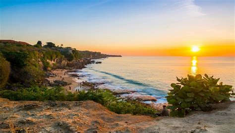 Atração: Tegal Wangi Beach (Pantai Tegal Wangi) perto de …