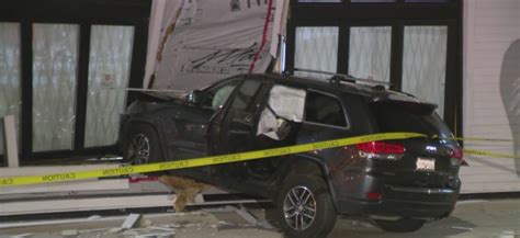 Attempted crash and grab at Wicker Park shoe store