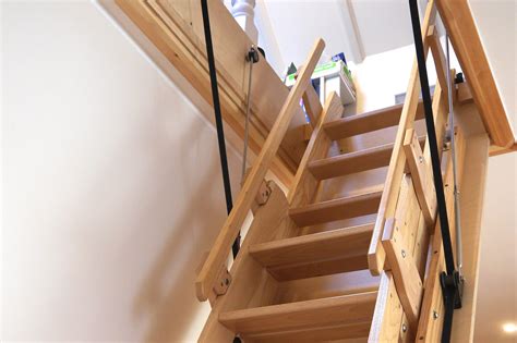 Attic ladder installation. Instructional installation video for FAKRO LWP wooden attic ladder.For more information on this product, please visit our website : http://www.fakrousa.com/o... 
