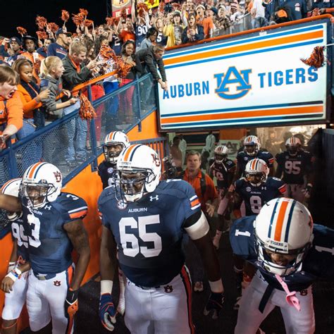 Auburn football recruiting news. Feb 14, 2024 · Auburn is another school that began recruiting Stewart early and Stewart visted the Plains in 2021. The dominant defensive lineman released his Top 15 school choices. 