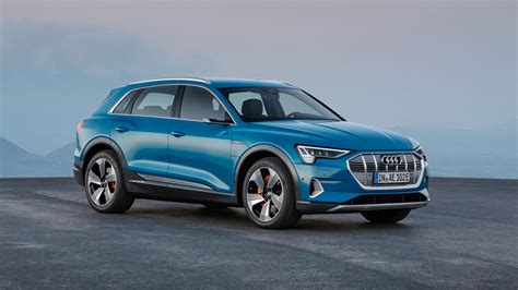 Audi etron range. Nov 19, 2021. This is Audi’s new compact electric SUV, the Q4 e-tron. The Q4 e-tron sits between the non-electric Audi Q3 and Q5 in terms of size and style, and it range varies from 335 kilometres up to 511 kilometres depending on which version you go for. In Ireland, prices for the Q4 e-tron start from around €48,000, and it goes up ... 