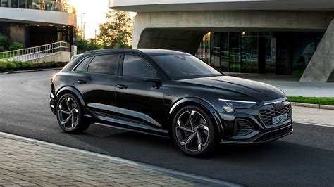 Audi goes all electric with the ’23 Q8 e-tron