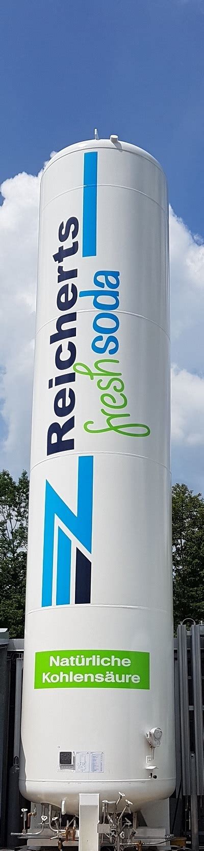 Aufstellung des neuen CO2 Lagerbehälter in Overath bei Reicherts ...