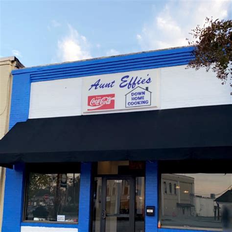 Aunt Effies offers several salads ranging in price from $2.25 (Tossed) to $6.35 (Cold Plate with Chicken and Tuna Salad). There should be something for most everyone at Aunt Effies including ...