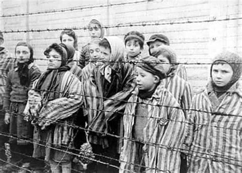 Auschwitz Kampında Tüm İmkansızlıklara Meydan Okuyan Çiftin Aşk Hikayesi