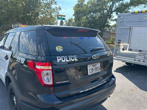Austin SWAT responding to shots fired call at north Austin apartment