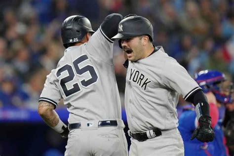 Austin Wells hits 2-run home run in 9th, Yankees beat Blue Jays 2-0