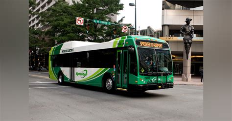 Austin airport advisory group recommends enhanced bus, mass transit to AUS